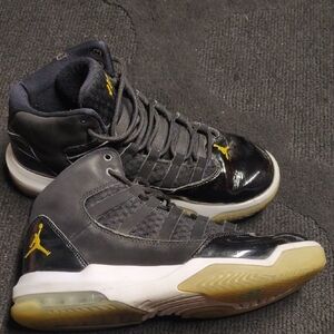 Nike Air Jordan Max Aura Black White Gold